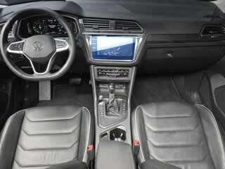 2022 Volkswagen Tiguan II Рестайлинг, чёрный, 2815000 рублей, вид 4