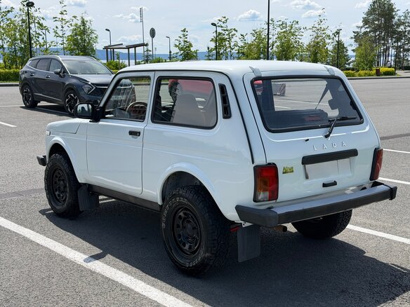 2013 Lada (ВАЗ) 2121 (4x4) I Рестайлинг, белый, 435000 рублей - вид 6