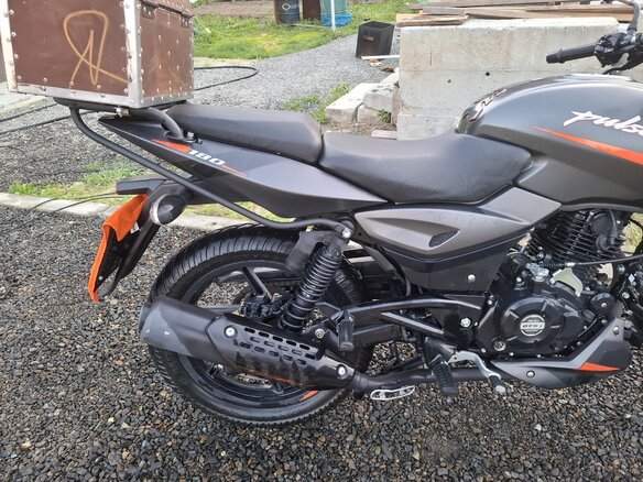 2021 Bajaj Pulsar 180, чёрный, 170000 рублей - вид 6