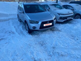 2009 Mitsubishi Outlander II Рестайлинг, серебристый, 800000 рублей, вид 4
