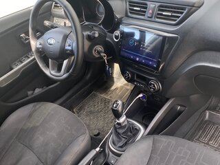 2014 Kia Rio 5-speed III, серебристый, 800000 рублей, вид 5