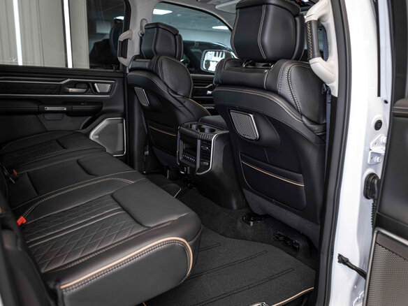 2026 Ram 1500 Crew Cab V Рестайлинг, белый - вид 19