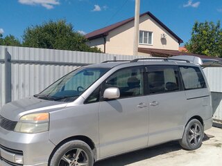 2003 Toyota Voxy I (R60), серебристый, 720000 рублей, вид 2