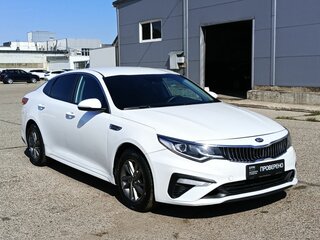 2020 Kia Optima IV Рестайлинг, белый, 1822900 рублей, вид 3
