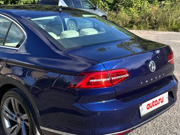 2017 Volkswagen Passat B8, синий - вид 2