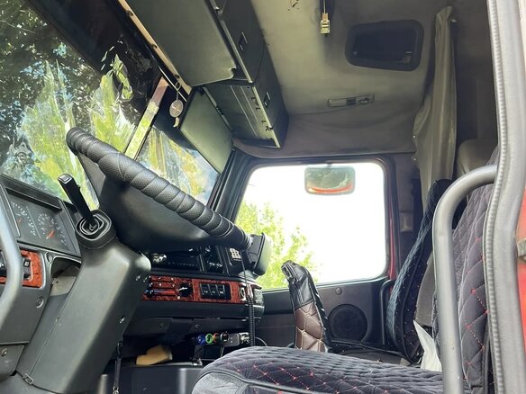 1999 Volvo VNL, красный, 3000000 рублей - вид 7