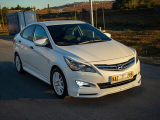 2015 Hyundai Solaris I Рестайлинг, белый, 1000000 рублей, вид 4