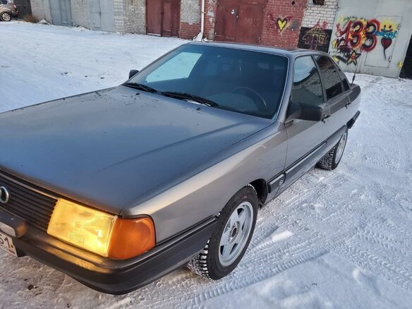 1983 Audi 100 III (C3), серый, 200000 рублей - вид 1