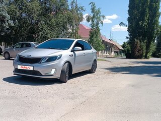 2014 Kia Rio 5-speed III, серебристый, 999999 рублей, вид 1