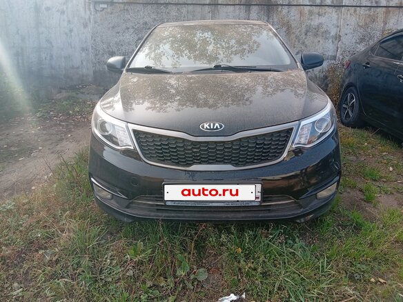 2015 Kia Rio III Рестайлинг, чёрный, 740000 рублей - вид 1