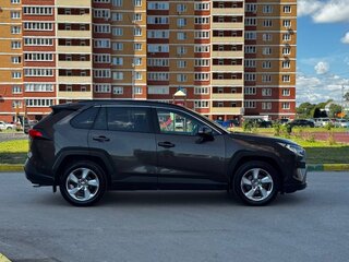 2021 Toyota RAV4 V (XA50), коричневый, 2930000 рублей, вид 4
