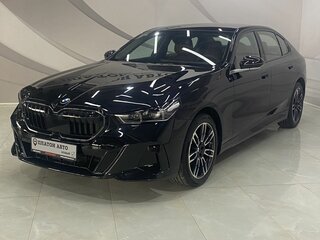 2025 BMW 5 серии Long 530Li xDrive VIII (G60/G61/G68), чёрный, 8499000 рублей, вид 1