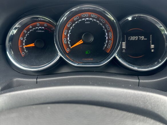 2021 Lada (ВАЗ) Largus Cross I Рестайлинг, белый, 1050000 рублей - вид 13