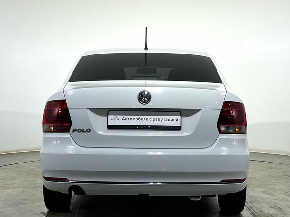 2015 Volkswagen Polo V Рестайлинг, белый, 940000 рублей - вид 2