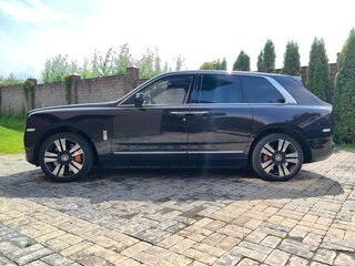 2020 Rolls-Royce Cullinan I (Series I), коричневый, 29000000 рублей, вид 3