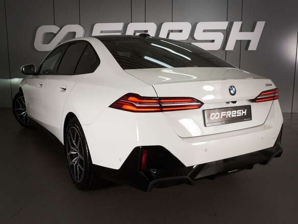 2024 BMW 5 серии 520i VIII (G60/G61/G68), белый, 7499000 рублей - вид 6
