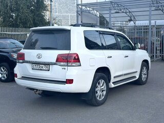 2016 Toyota Land Cruiser 200 Series Рестайлинг 2, белый, 5499000 рублей, вид 3