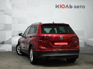 2017 Volkswagen Tiguan II, красный, 2200000 рублей, вид 4