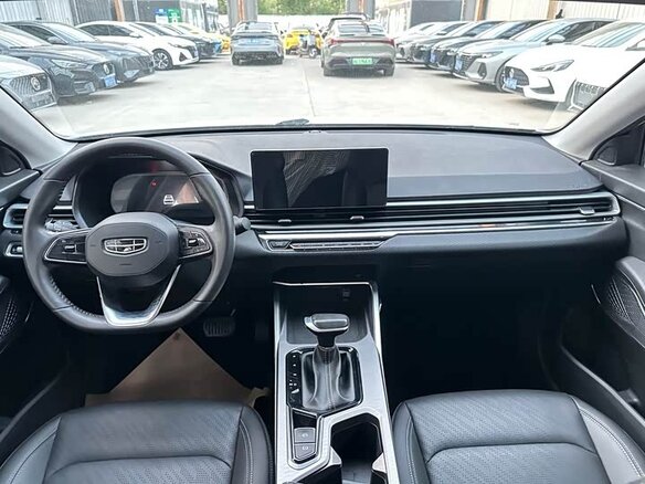 2023 Geely Emgrand II, белый, 950000 рублей - вид 5