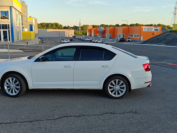 2020 Skoda Octavia III (A7) Рестайлинг, белый, 1570000 рублей - вид 6