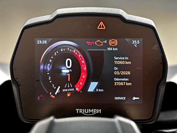 2022 Triumph Speed Triple, серебристый, 1117000 рублей - вид 8
