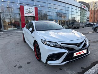 2022 Toyota Camry VIII (XV70) Рестайлинг, белый, 3888000 рублей, вид 2