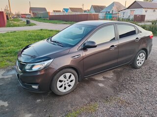 2016 Kia Rio III Рестайлинг, коричневый, 900000 рублей, вид 1