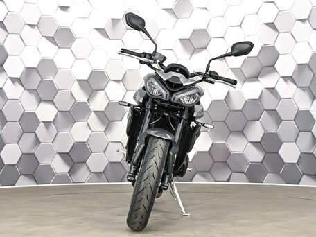 2024 Triumph Street Triple, серый, 1199000 рублей, вид 5