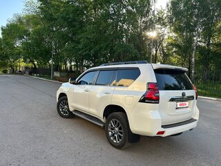 2017 Toyota Land Cruiser Prado 150 Series Рестайлинг 2, белый, 4999999 рублей, вид 3