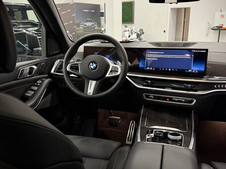 2025 BMW X7 40i I (G07) Рестайлинг, чёрный, 15800000 рублей, вид 4