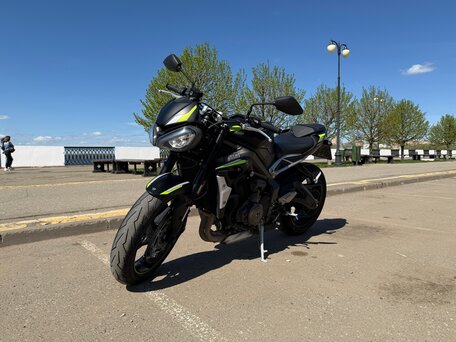 2021 Triumph Street Triple, чёрный, 790000 рублей, вид 2