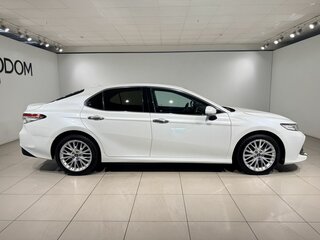 2018 Toyota Camry VIII (XV70), белый, 2790000 рублей, вид 4