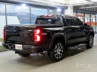 2024 Chevrolet Colorado III, чёрный, 5552776 рублей, вид 5