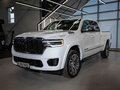 2026 Ram 1500 Crew Cab V Рестайлинг, белый - вид 4