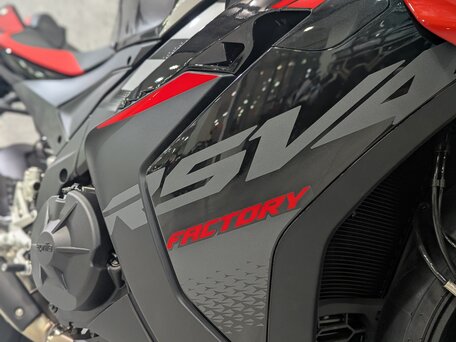 2025 Aprilia RSV4, чёрный, 2835000 рублей, вид 4