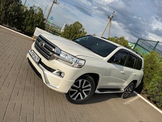 2015 Toyota Land Cruiser 200 Series Рестайлинг 2, белый, 5650000 рублей, вид 4