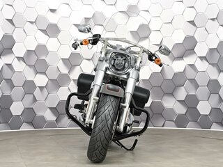 2019 Harley-Davidson Fat Boy, серый, 1977000 рублей, вид 5