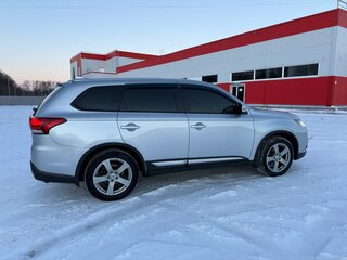 2018 Mitsubishi Outlander III Рестайлинг 2, серебристый, 2000000 рублей, вид 4