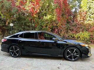 2020 Toyota Camry US Market VIII (XV70), чёрный, 3350000 рублей, вид 4