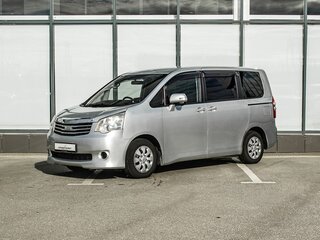 Toyota Noah II (R70)