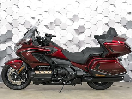 2025 Honda GL 1800 Gold Wing, красный, 3599000 рублей, вид 4