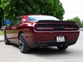 2019 Dodge Challenger III Рестайлинг 2, красный, 3099000 рублей, вид 4