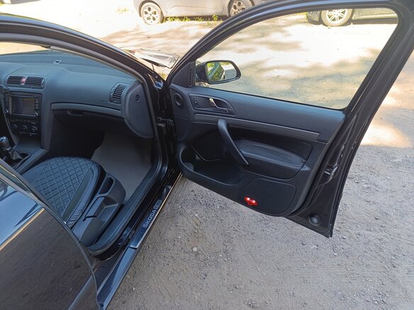 2008 Skoda Octavia II (A5), чёрный, 600000 рублей - вид 19