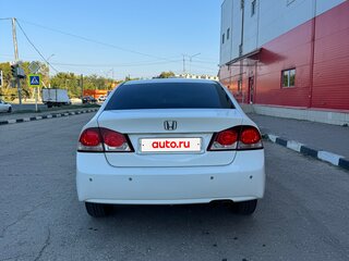 2010 Honda Civic VIII Рестайлинг, белый, 720000 рублей, вид 3