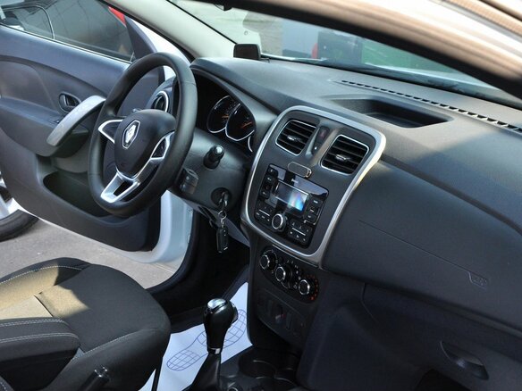 2019 Renault Logan Stepway II Рестайлинг, белый, 1060000 рублей - вид 9