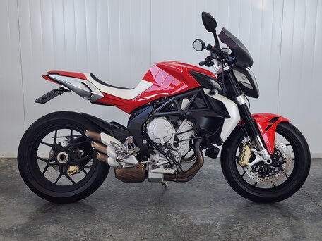 2013 MV Agusta Brutale 675, красный, 529000 рублей, вид 1