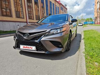 2018 Toyota Camry VIII (XV70), серый, 1950000 рублей, вид 3