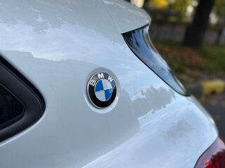 2021 BMW X2 sDrive18i I (F39), белый, 3650000 рублей, вид 3