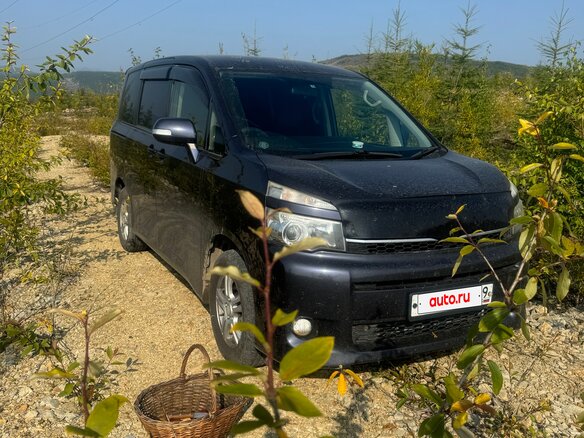 2011 Toyota Voxy II (R70) Рестайлинг, фиолетовый, 1850000 рублей - вид 11