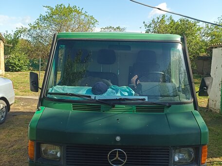 1990 Mercedes-Benz T1, зелёный, 400000 рублей, вид 1